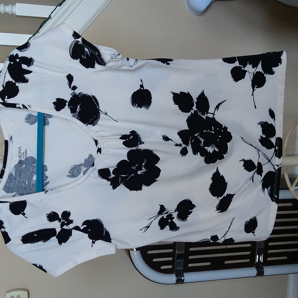 MERONA Cap Sleeve Top with Black Roses and Cream Background, Never worn, SZ XL